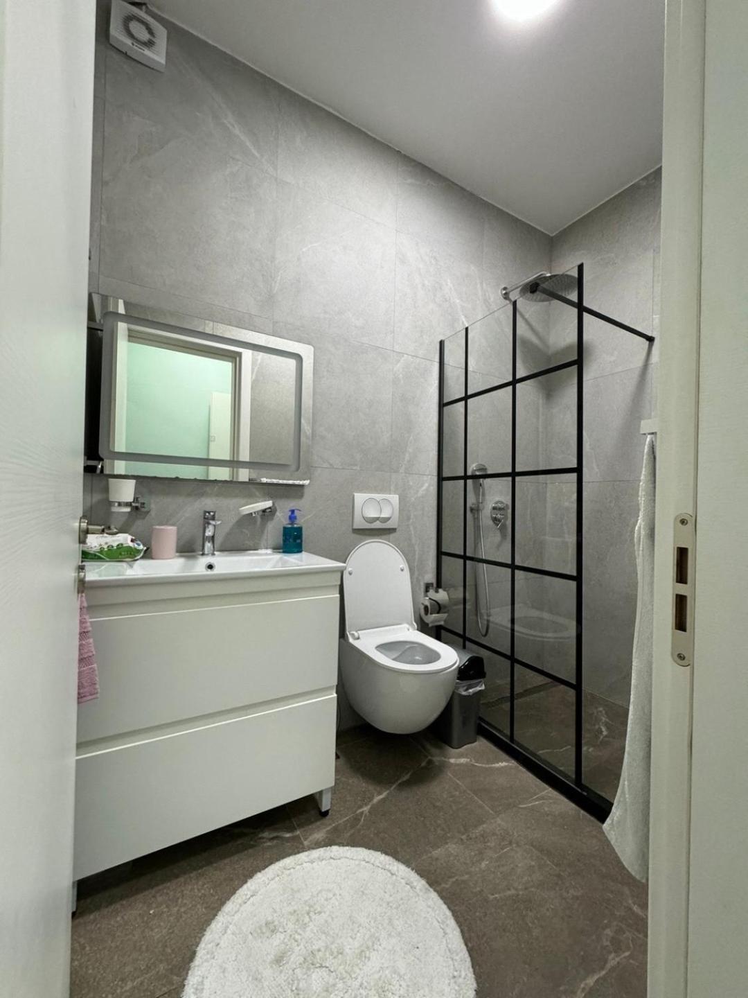 Tirana Centre Lions Gate 2 Apartment Luaran gambar